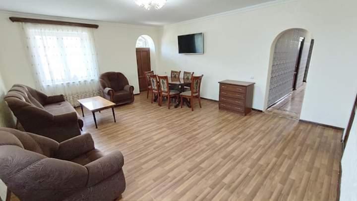 איג'באן Elegaya Guest House מראה חיצוני תמונה